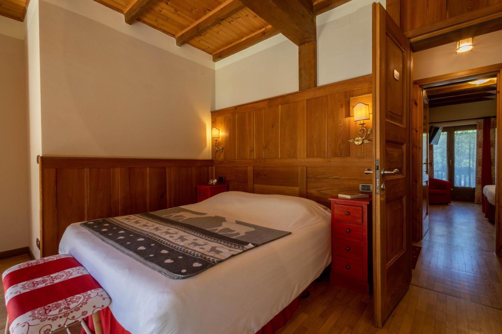 Alpine Forest Hotel Champoluc Buitenkant foto