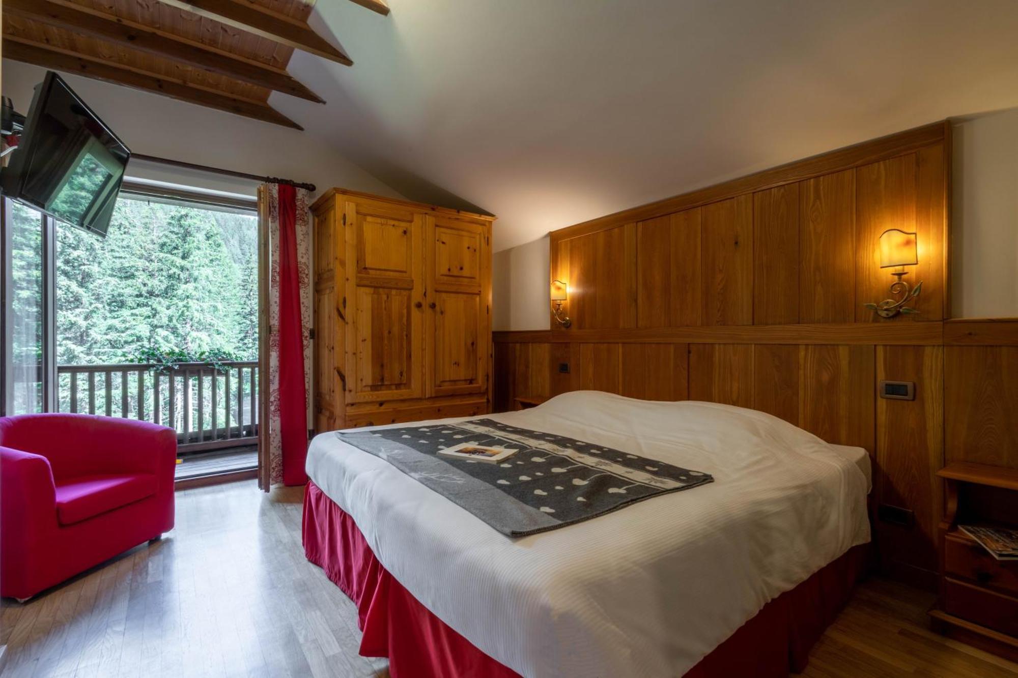 Alpine Forest Hotel Champoluc Buitenkant foto
