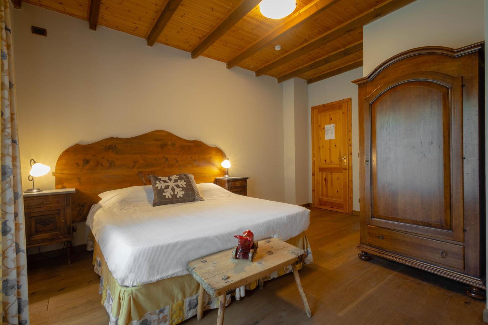 Alpine Forest Hotel Champoluc Buitenkant foto