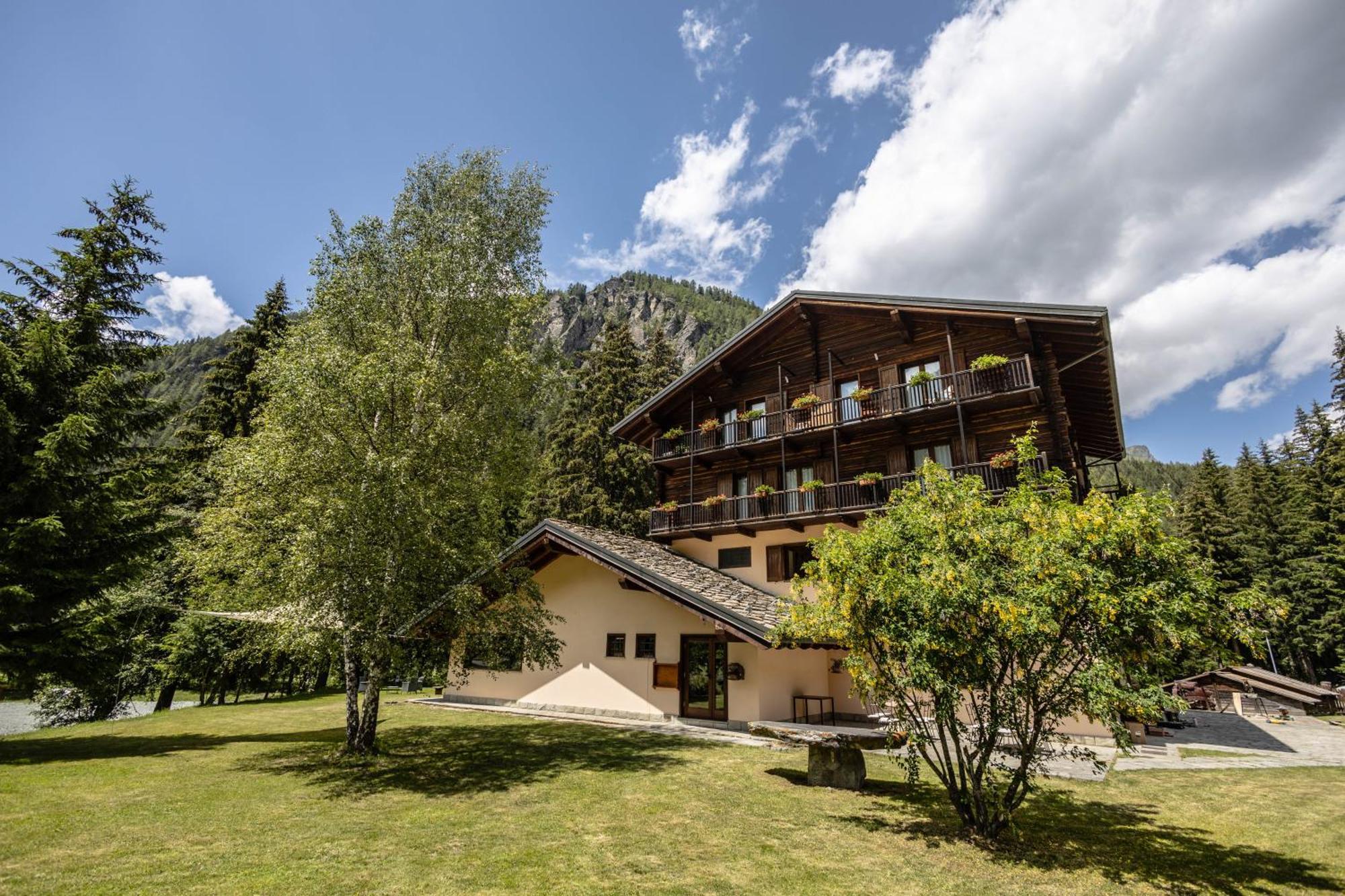 Alpine Forest Hotel Champoluc Buitenkant foto
