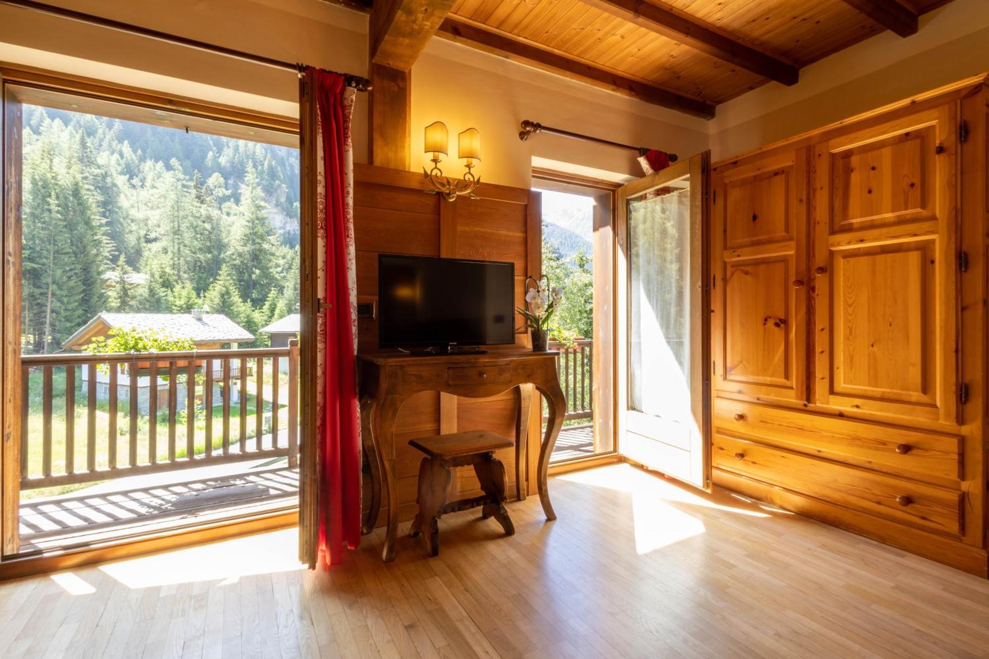 Alpine Forest Hotel Champoluc Buitenkant foto