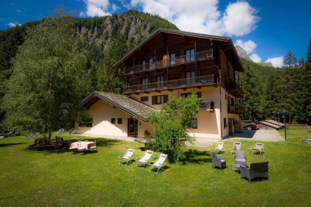 Alpine Forest Hotel Champoluc Buitenkant foto